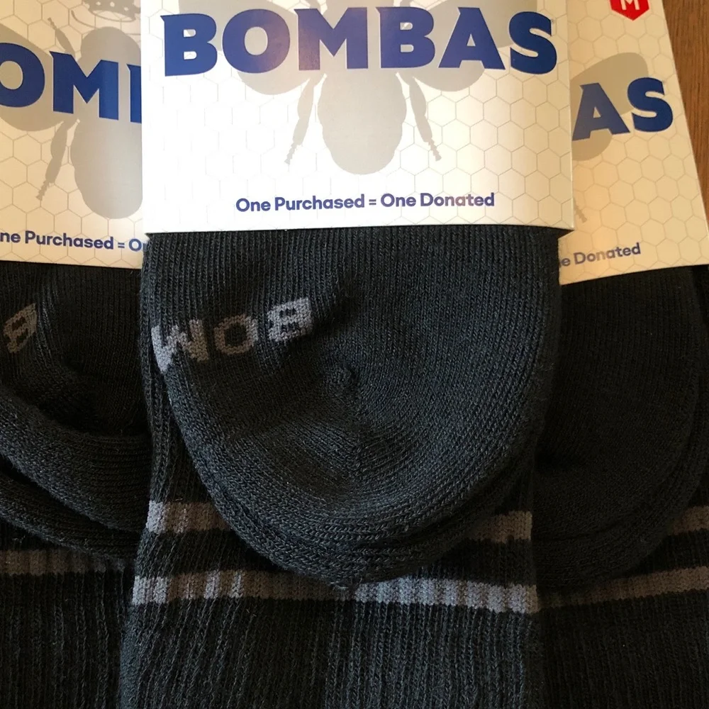 Set of 4 pairs New with tag Bombas Men's Black Crew Socks with Gray Stripe